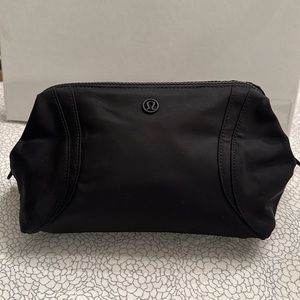 NWT Lululemon Dopp kit